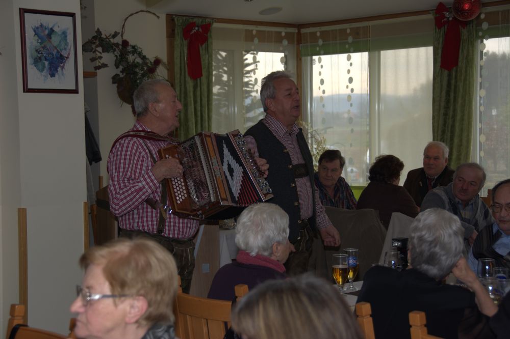 Fotos von der Weihnachtsfeier des Pensionistenverbands Hörmsdorf im GH Romantikhof